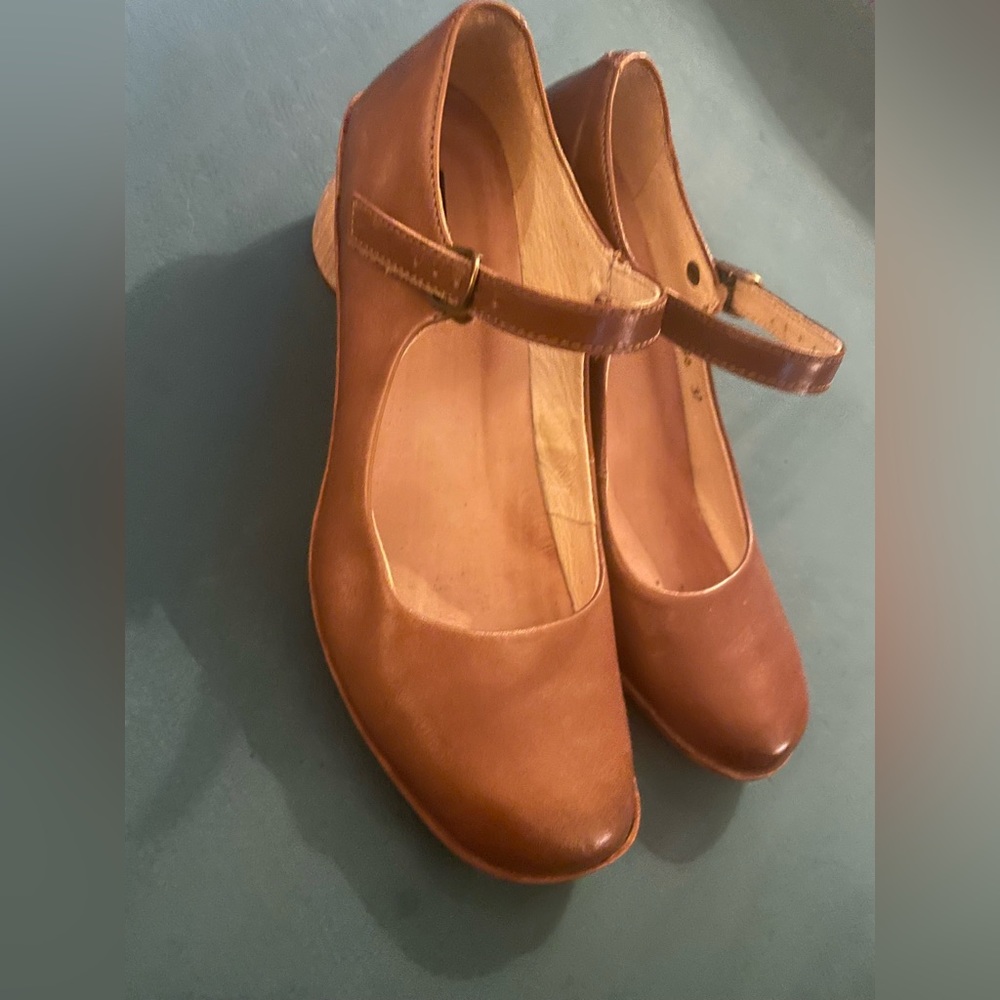 Neosens Tintorera Leather Shoes.